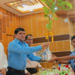 প্রাথমিক শিক্ষার্থীদের মাঝে গাছের চারা বিতরণ