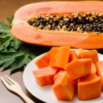 শীতকালে পাকা পেঁপে খাওয়ার উপকারিতা ও সতর্কতা